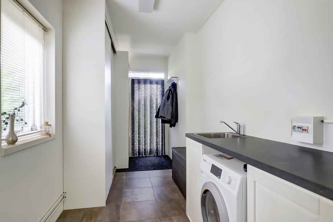 Photo 16 of Burgemeester Nieborgstraat 11