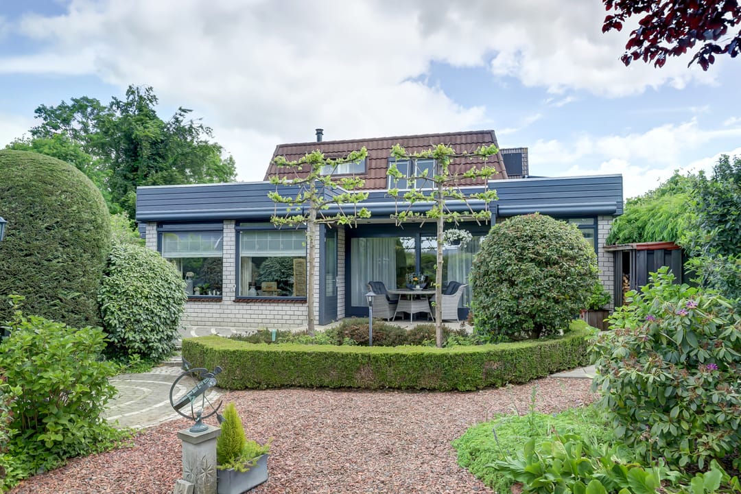 Photo 32 of Burgemeester Nieborgstraat 11