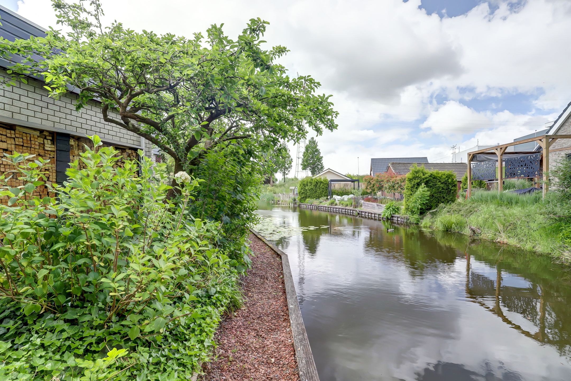 Photo 33 of Burgemeester Nieborgstraat 11