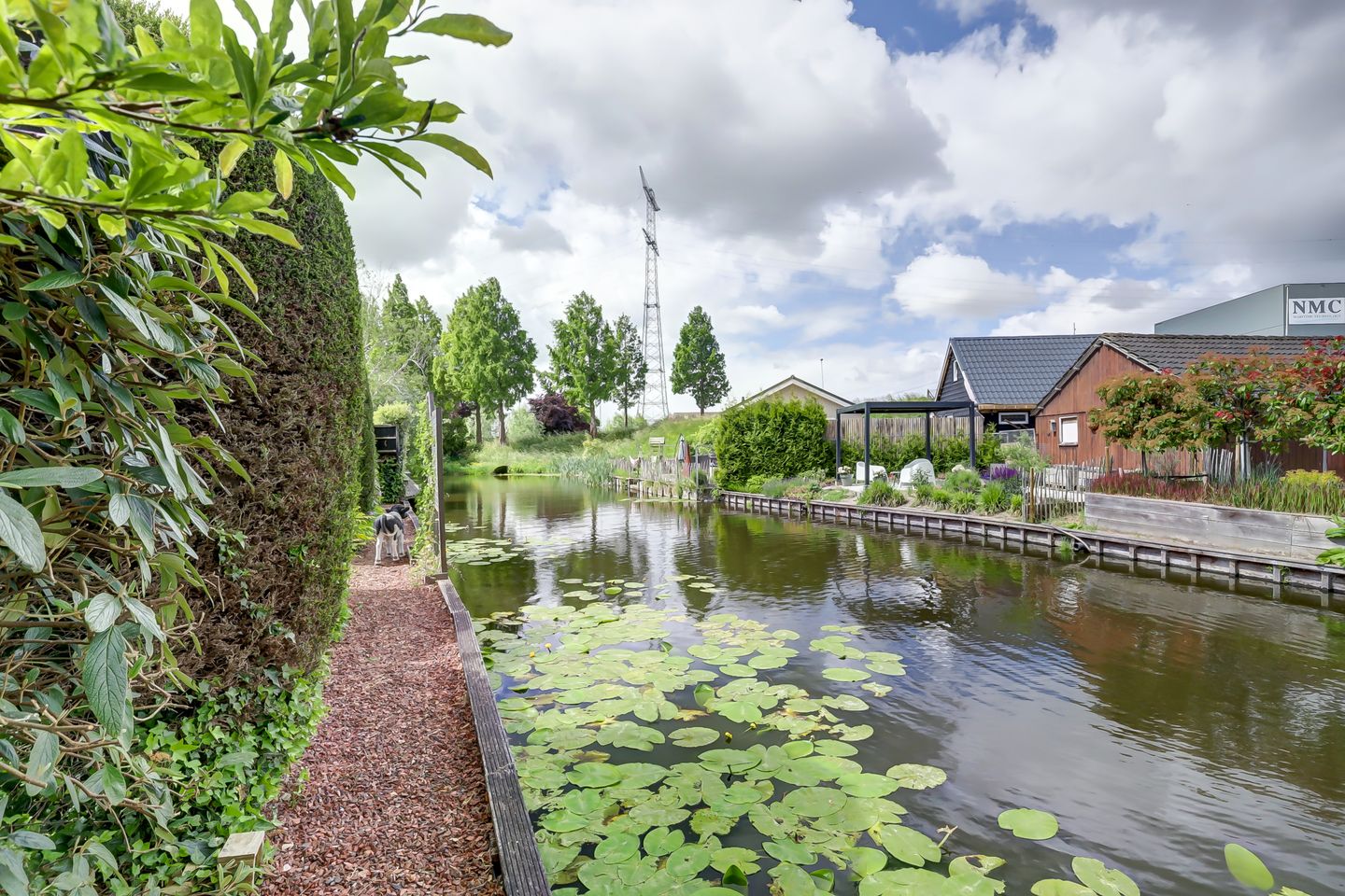 Photo 34 of Burgemeester Nieborgstraat 11