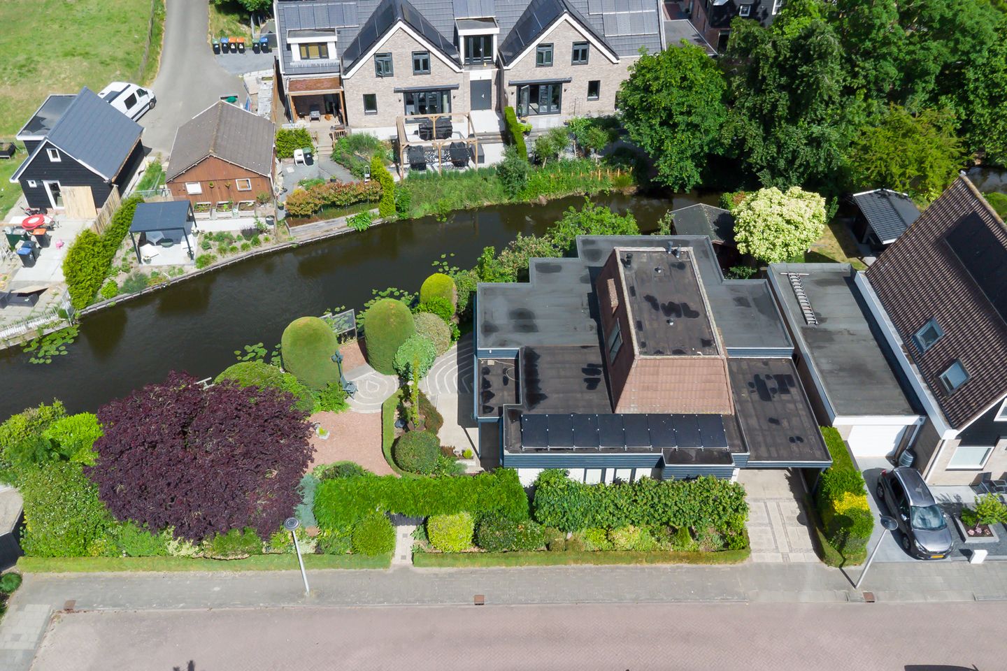 Photo 44 of Burgemeester Nieborgstraat 11