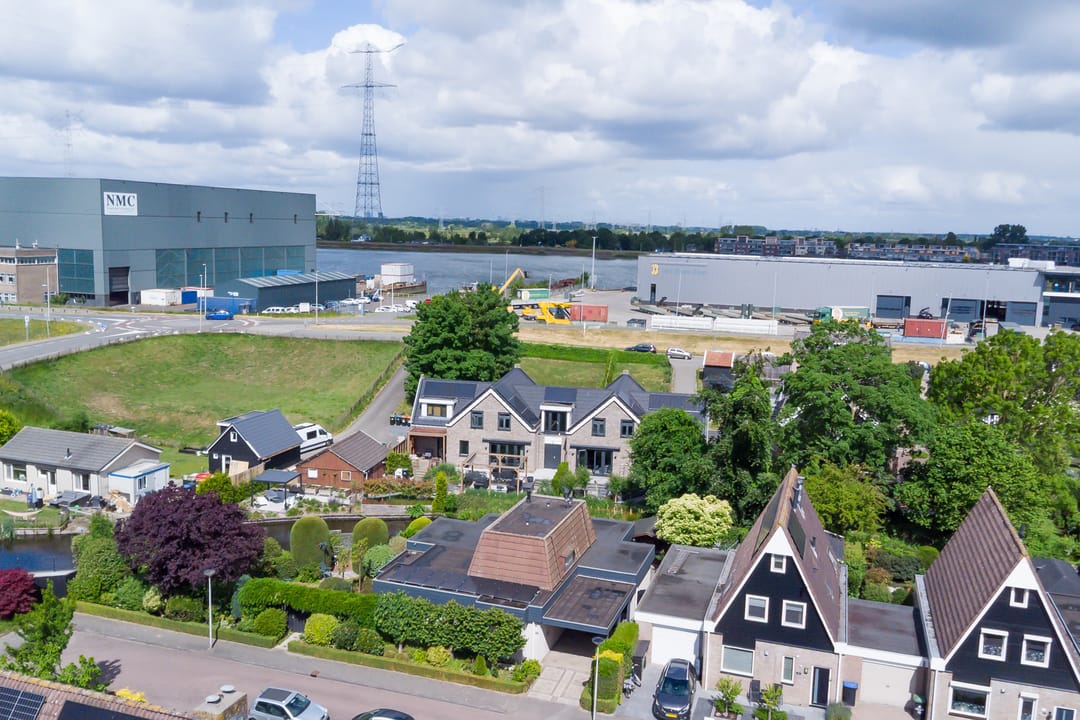 Photo 47 of Burgemeester Nieborgstraat 11