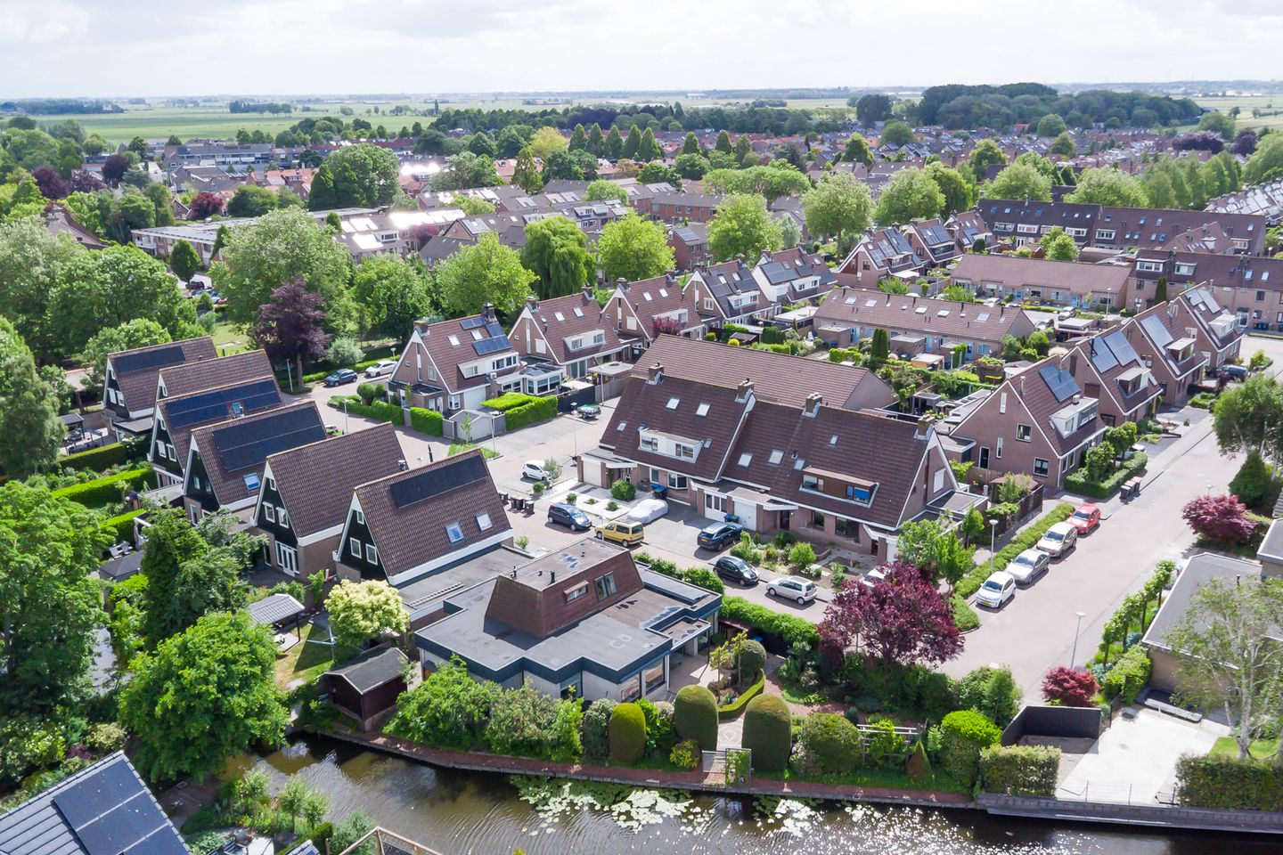 Photo 49 of Burgemeester Nieborgstraat 11