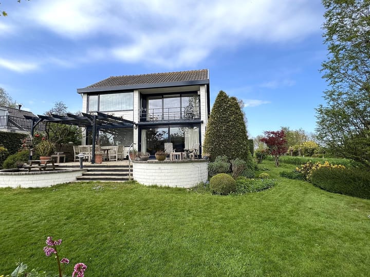 Foto 2 van Weidebloemstraat 15