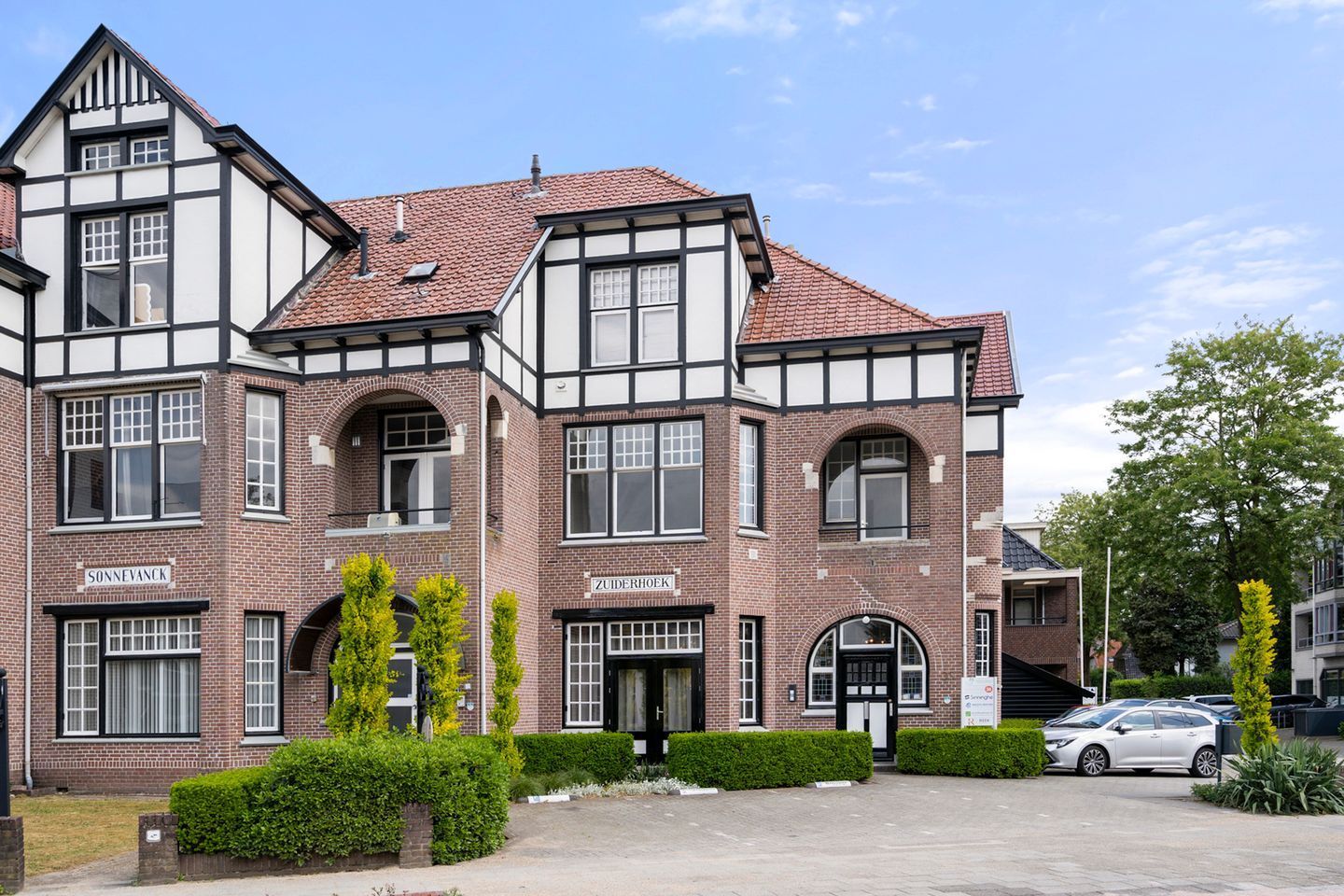 Bekijk foto 1 van Stationsweg 35
