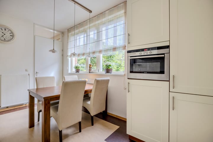 Photo 16 of Disseveltstraat 9