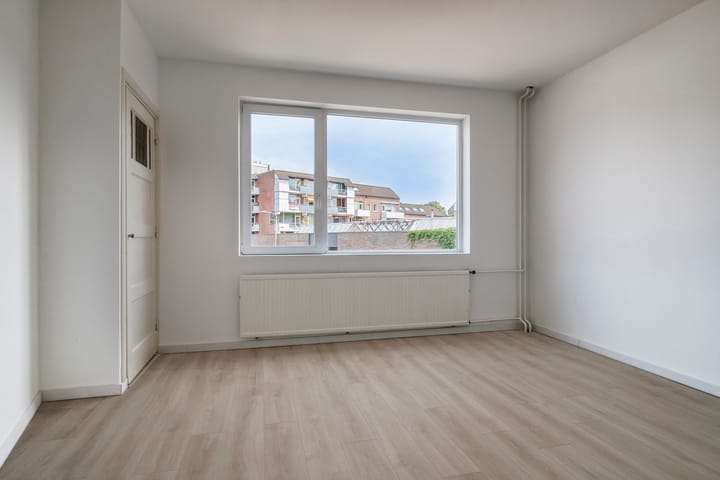 Photo 4 of Korvelplein 2