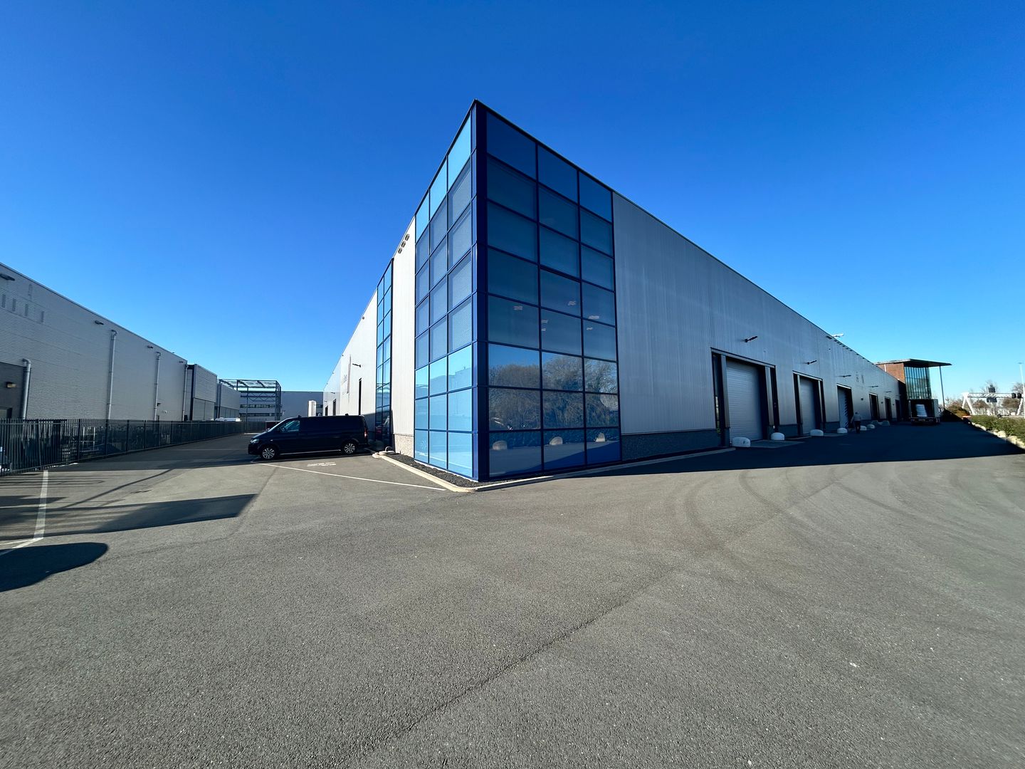 View photo 1 of Honderdland 30
