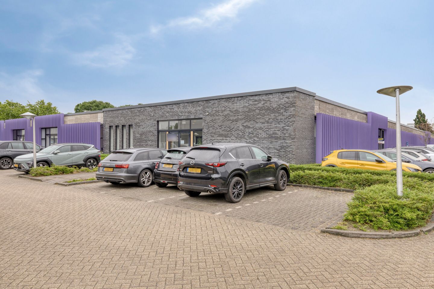 View photo 2 of Pater van den Elsenlaan 29
