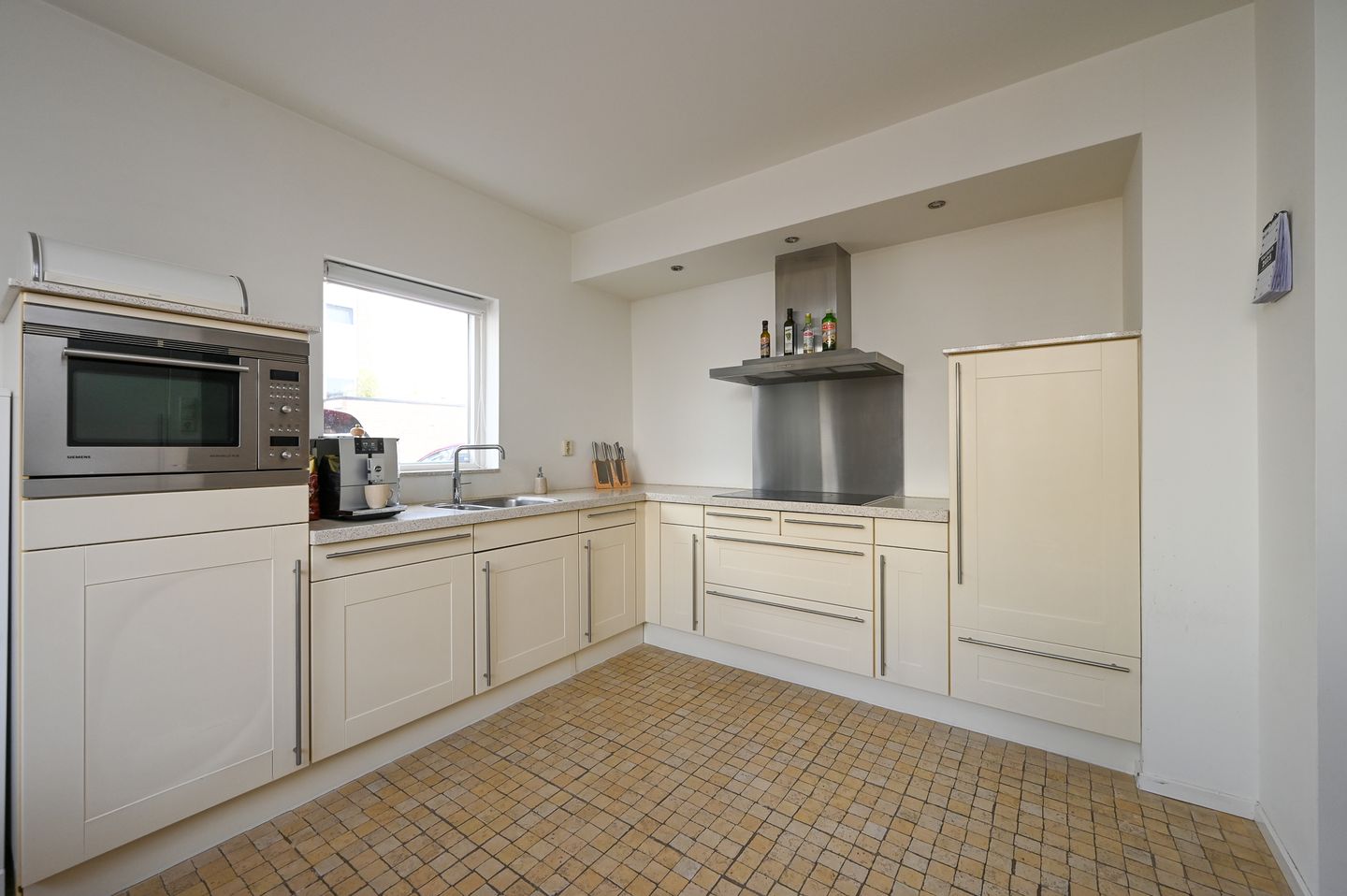 Foto 10 van Bonairestraat 12