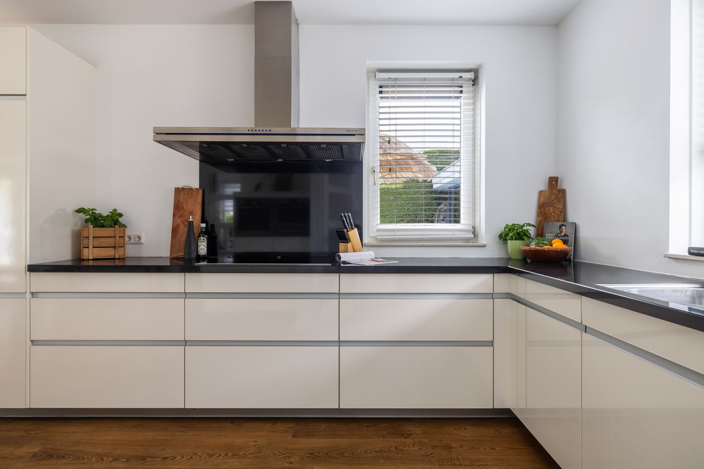 Foto 19 van Emmerich Kálmánlaan 1