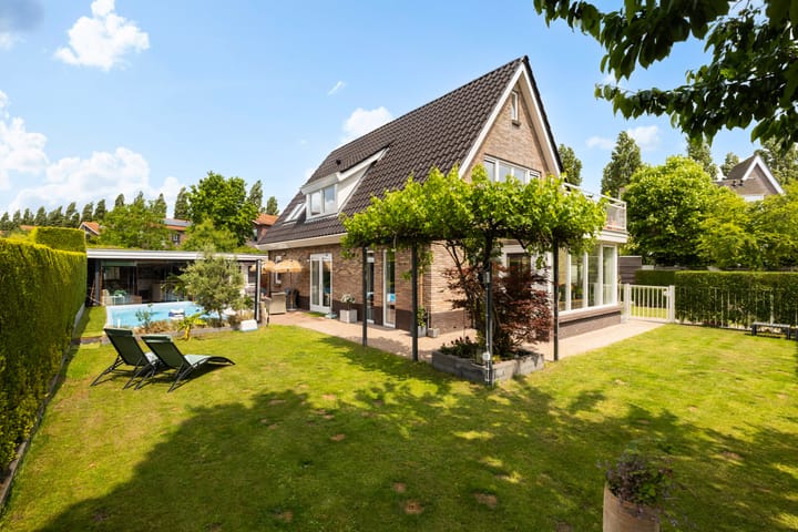 Foto 37 van Emmerich Kálmánlaan 1