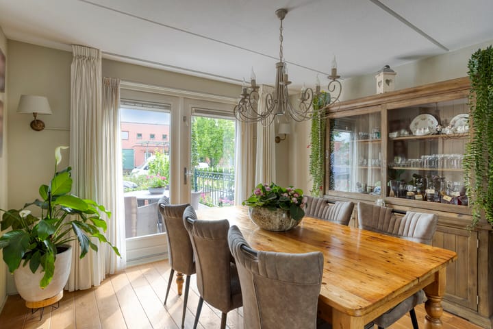 Foto 15 van Karmozijnhof 20