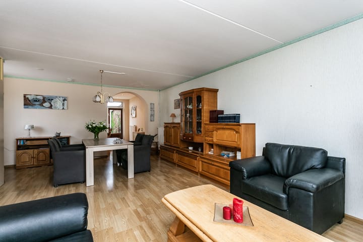 Foto 9 van Eglantier 93