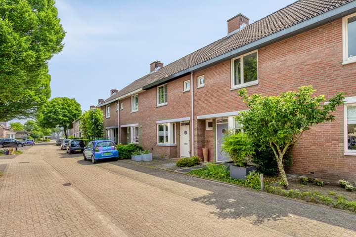 Foto 30 van Clemens van den Bergstraat 18