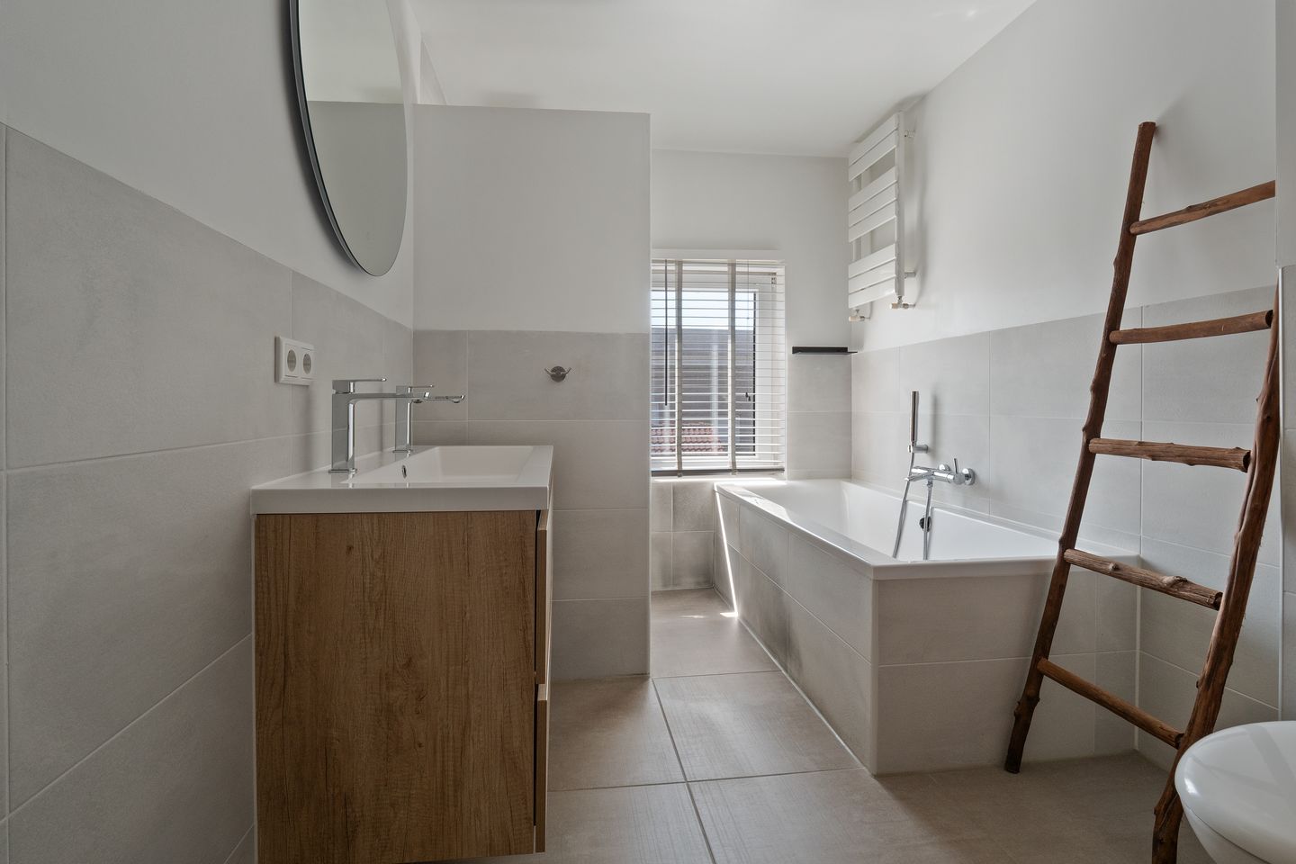 Foto 19 van Maarten Trompstraat 21