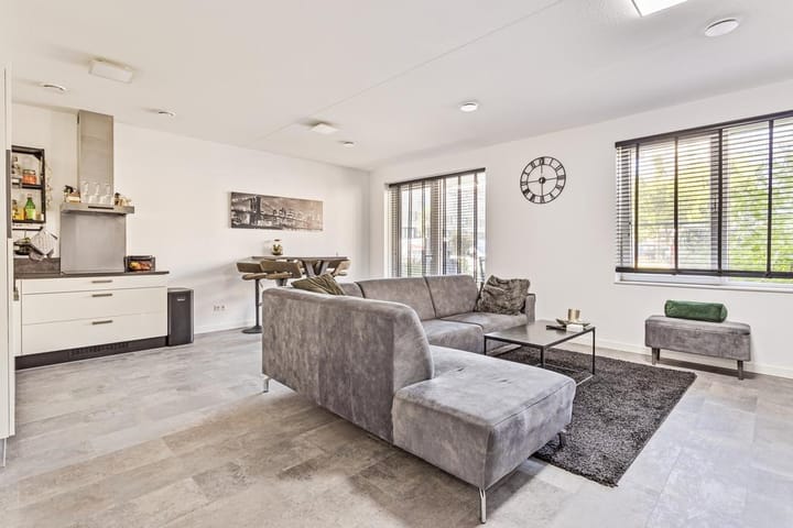 Photo 2 of Van Heuven Goedhartstraat 111