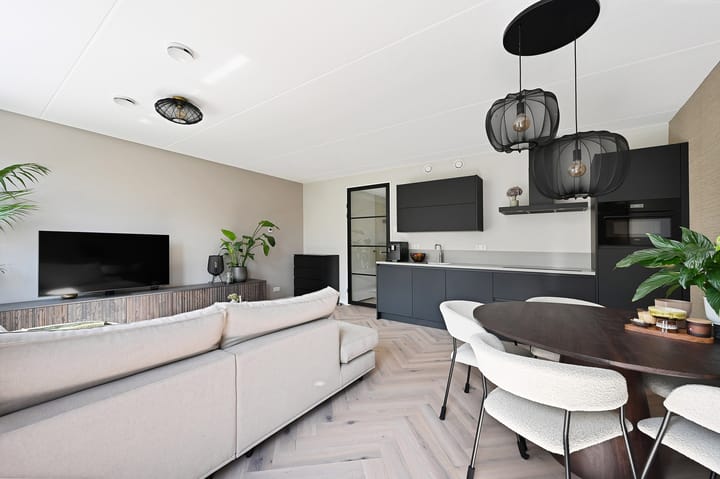 Foto 10 van Leonard Roggeveenstraat 32