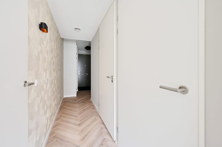 Foto 17 van Leonard Roggeveenstraat 32