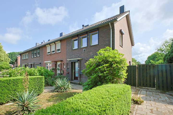 Foto 1 van Bloemenweg 14