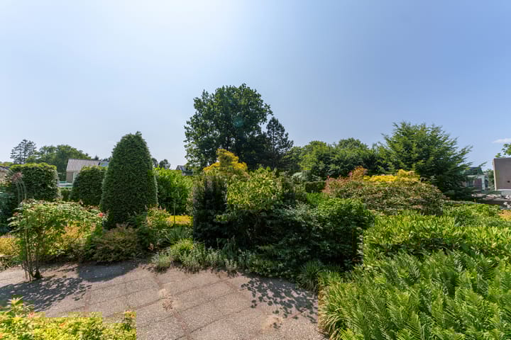 Photo 21 of van Weedestraat 77