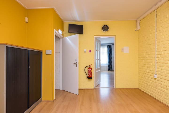 Photo 21 of Hoofdstraat 10