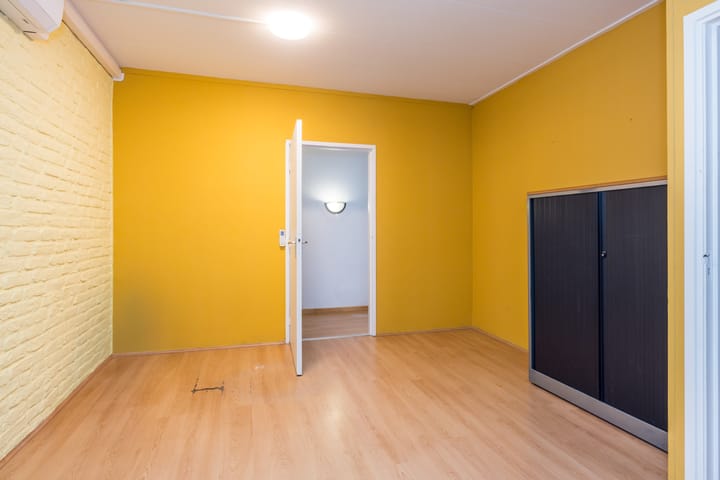 Photo 20 of Hoofdstraat 10