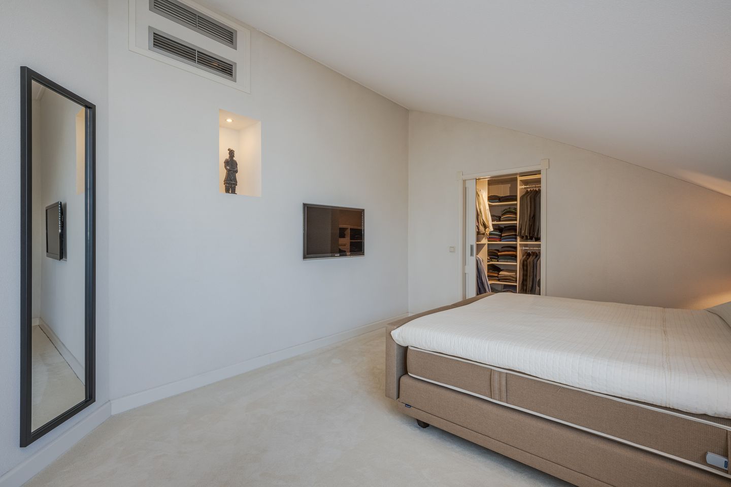 Foto 50 van Hugo Clausstraat 28