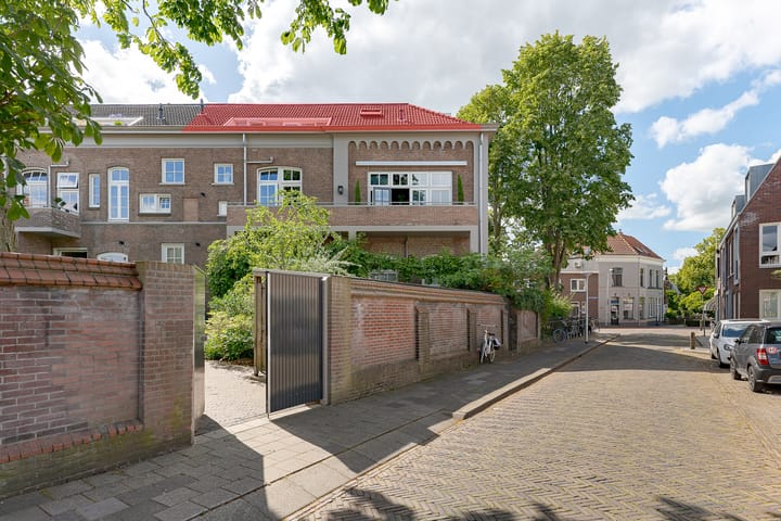 Foto 6 van Van Karnebeekstraat 67-J