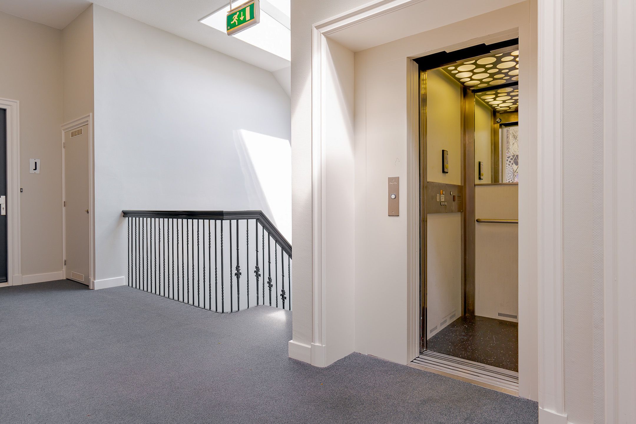 Foto 36 van Van Karnebeekstraat 67-J