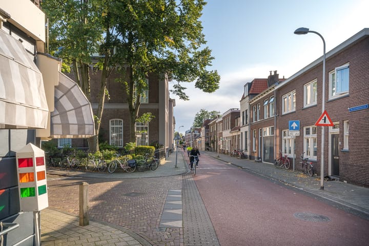 Foto 42 van Van Karnebeekstraat 67-J