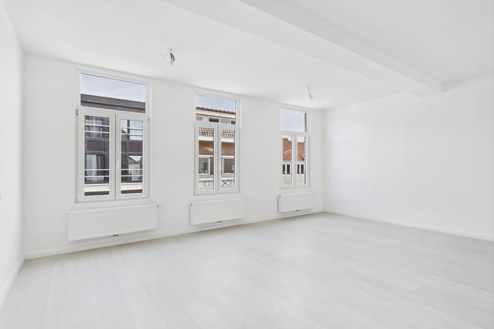 Photo 2 of Oostdam 51-B