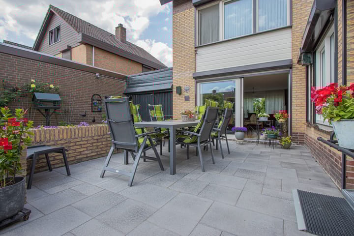 Foto 27 van Graaf van Loonlaan 23