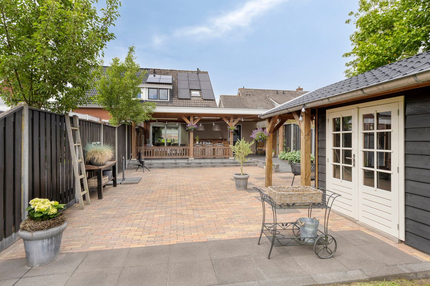 Foto 1 van van Brederodestraat 24