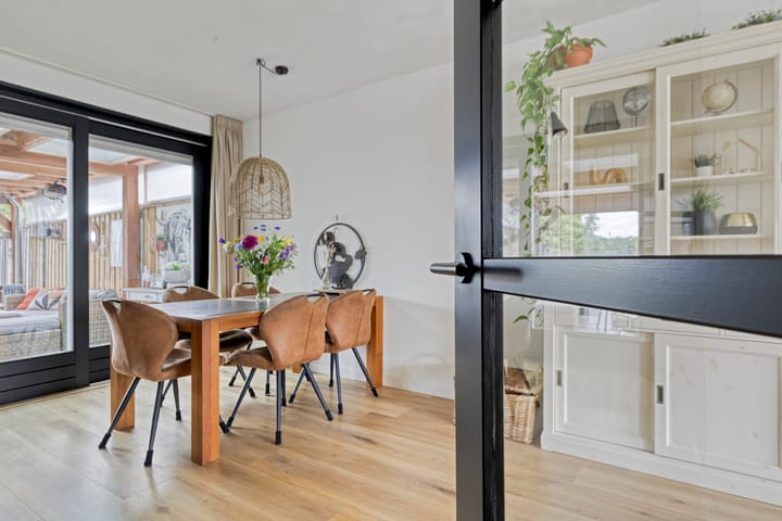 Foto 6 van van Brederodestraat 24