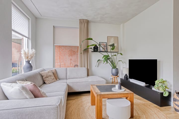 Foto 9 van van Brederodestraat 24