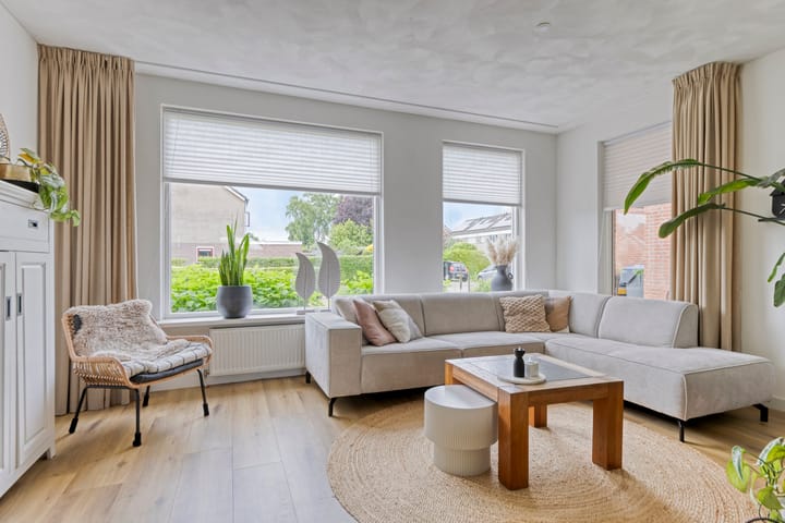 Foto 8 van van Brederodestraat 24