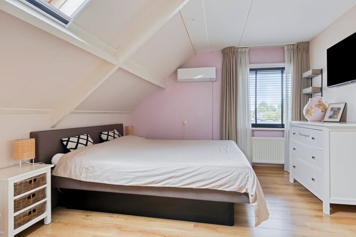 Foto 19 van van Brederodestraat 24