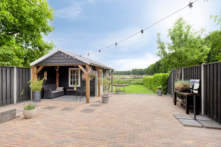 Foto 32 van van Brederodestraat 24