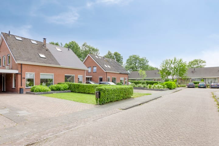 Foto 41 van van Brederodestraat 24