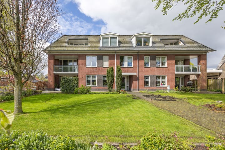 Photo 2 of Spoorstraat 2-06