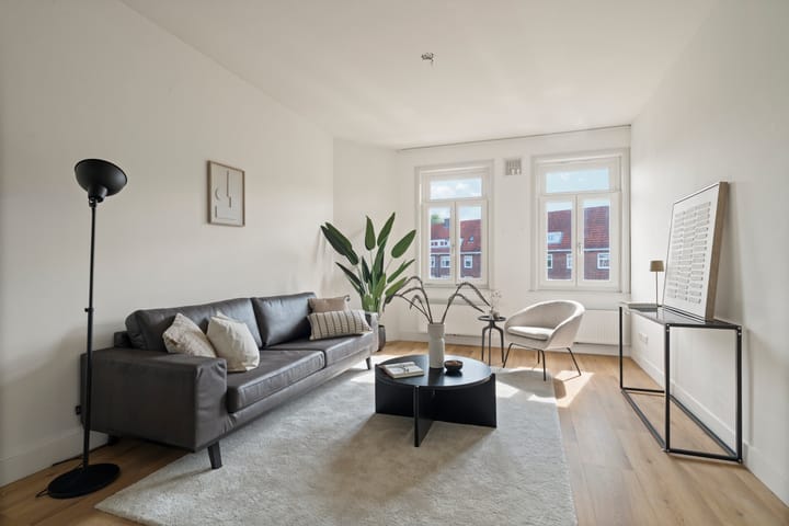 Foto 2 van Paramariboplein 45-3