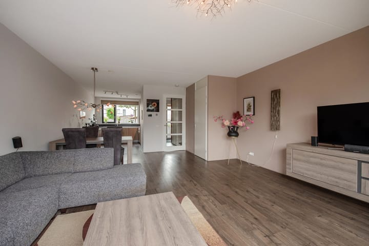 Foto 12 van Lijsterbeslaan 94