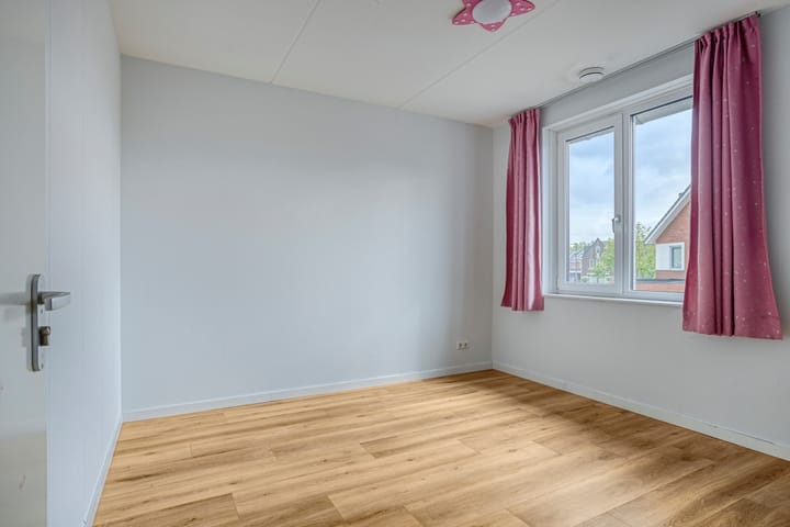 Foto 17 van Esther Vergeerstraat 61