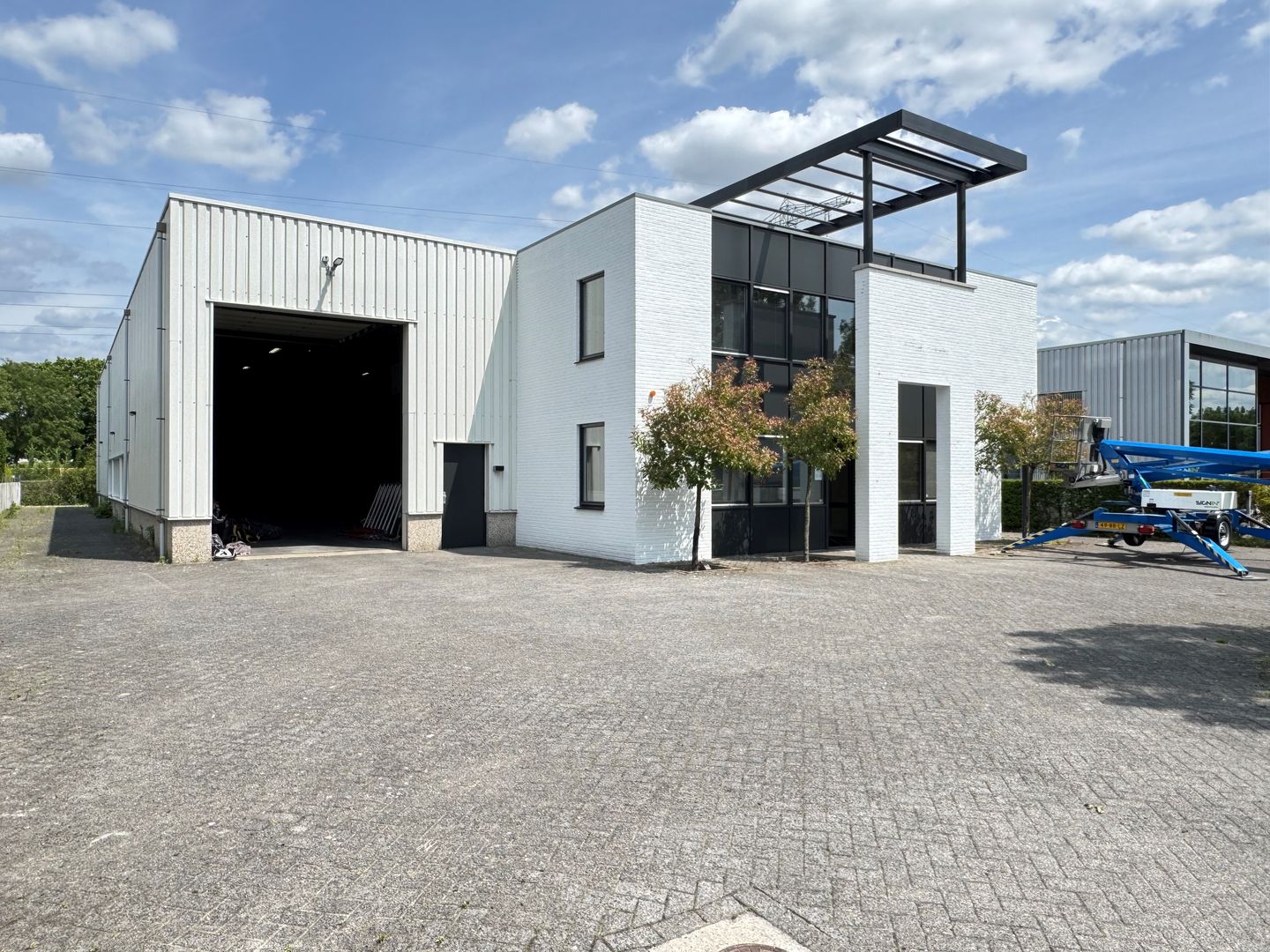 View photo 1 of Meerheide 64