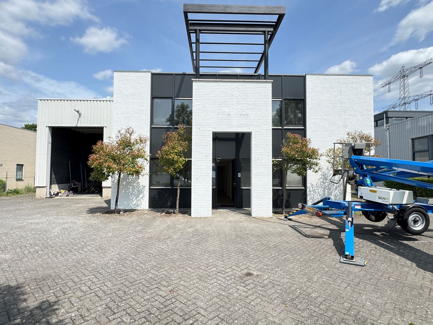 View photo 2 of Meerheide 64