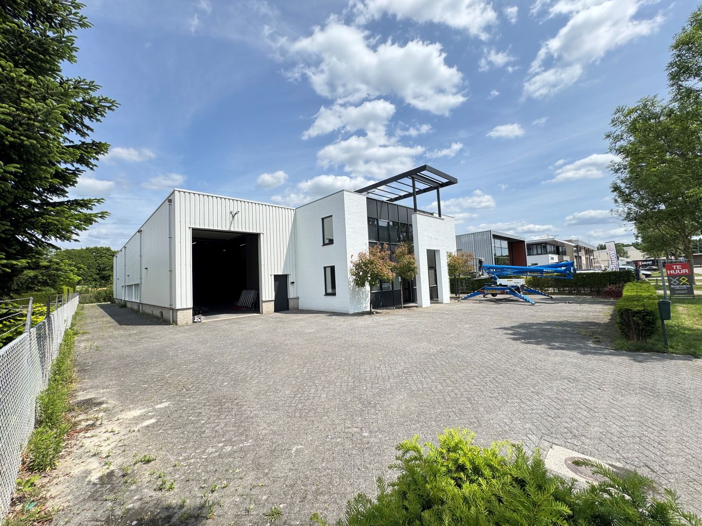 View photo 3 of Meerheide 64