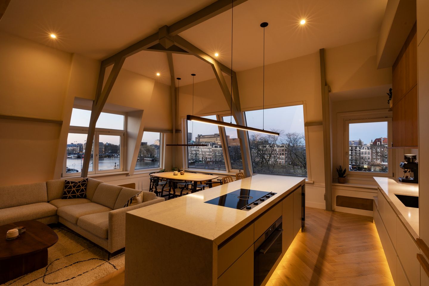 Foto 1 van Amsteldijk 37-D