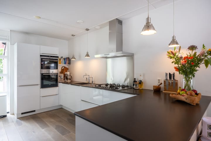 Foto 4 van Helmbloemlaan 9