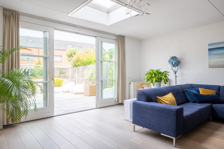 Foto 14 van Helmbloemlaan 9